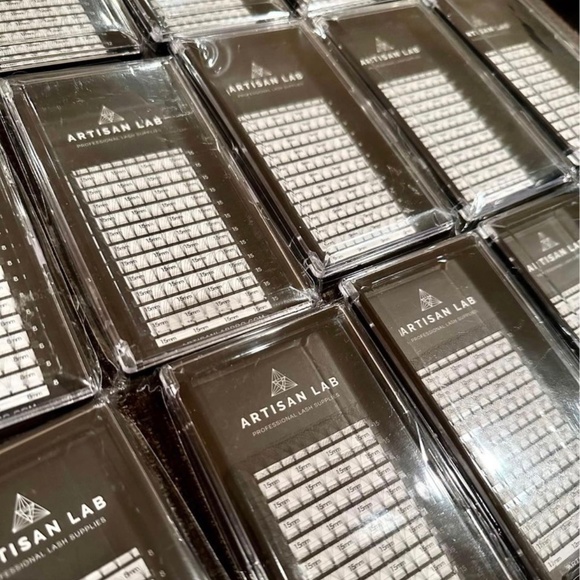 BNIB Premade Lash Trays all unused in package - Picture 1 of 4